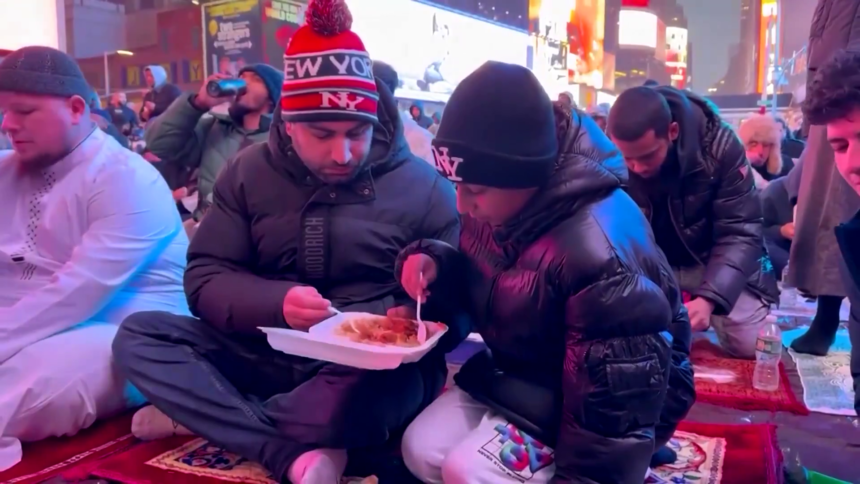 Muslims Hold Ramadan Tarawih Prayers at Times Square, Serve 2,000 Free Meals